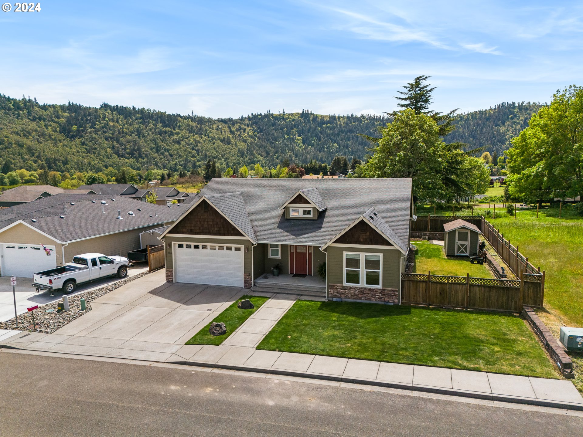 285 SE LOGAN ST