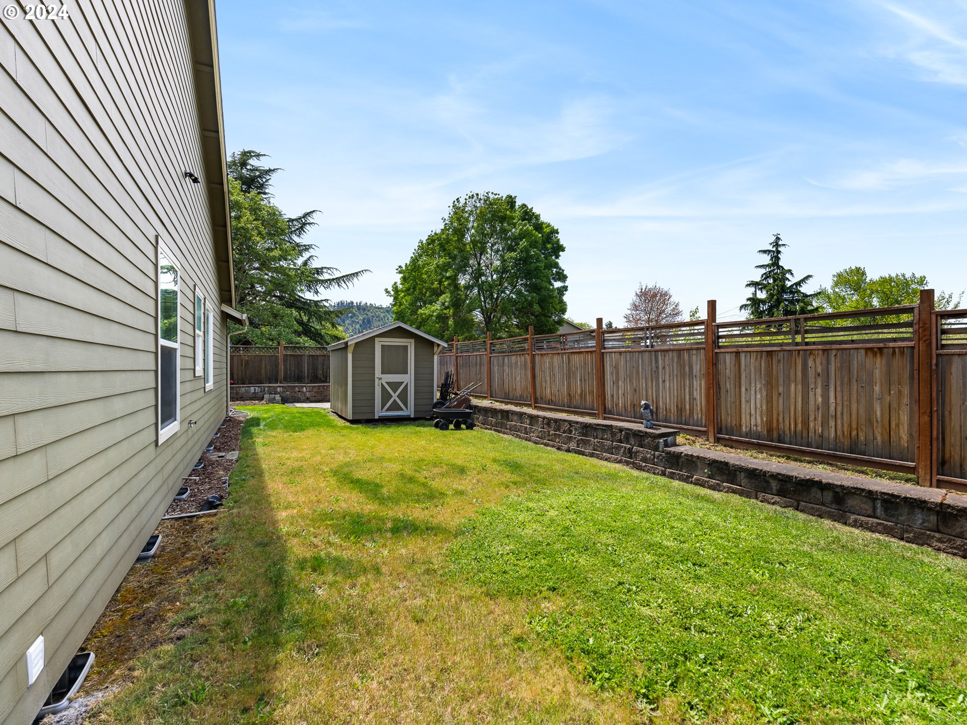 285 SE LOGAN ST