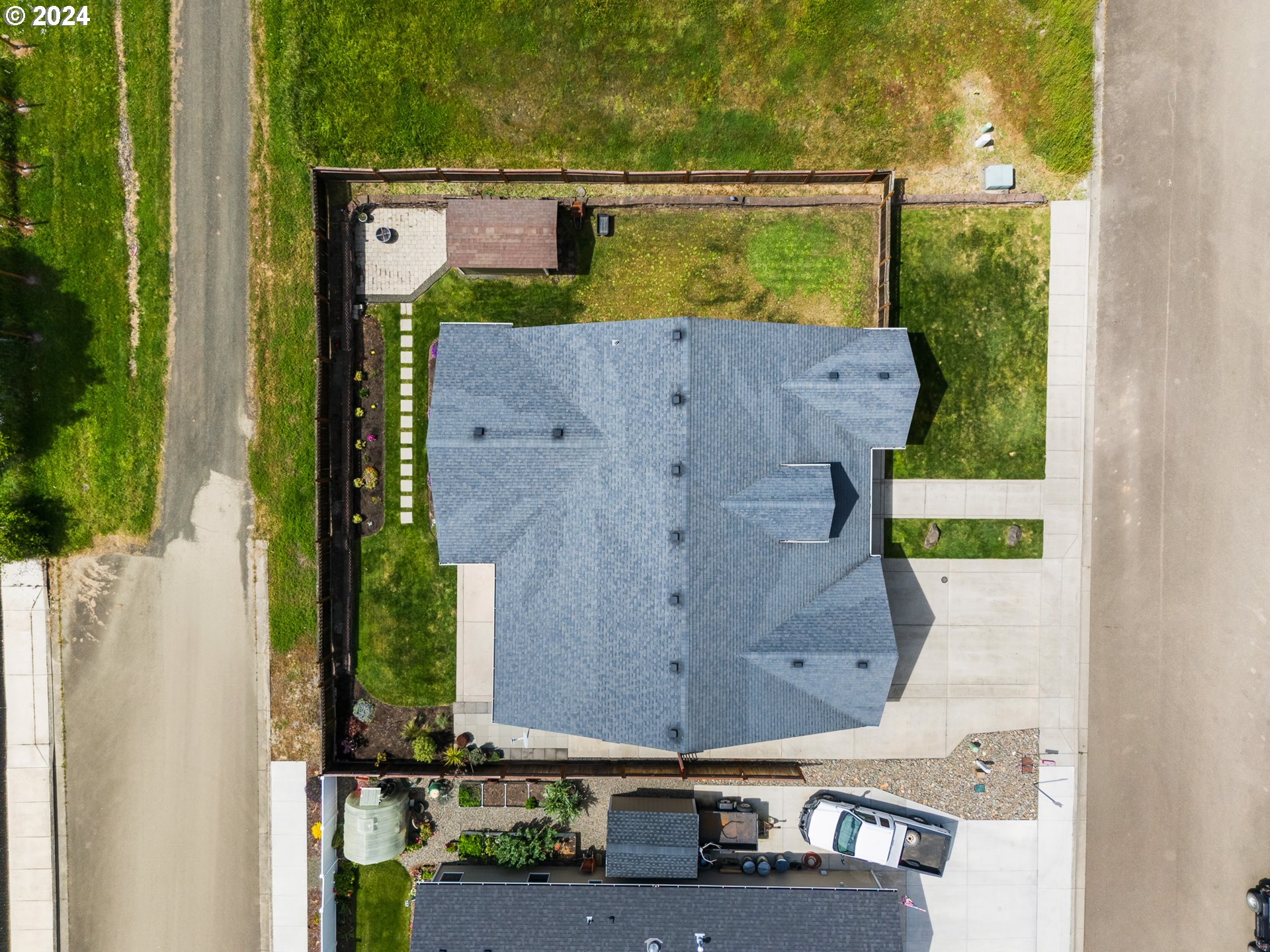 285 SE LOGAN ST
