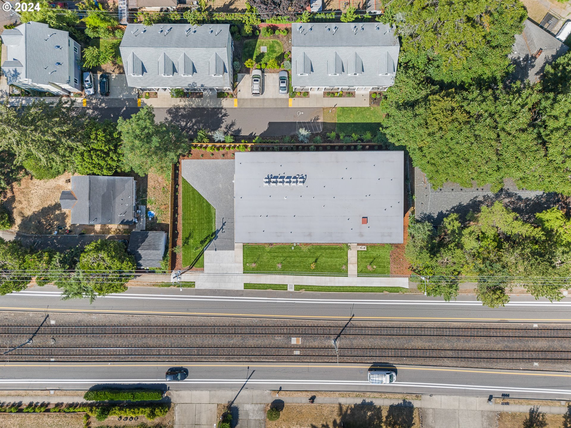 10985 E Burnside ST 11