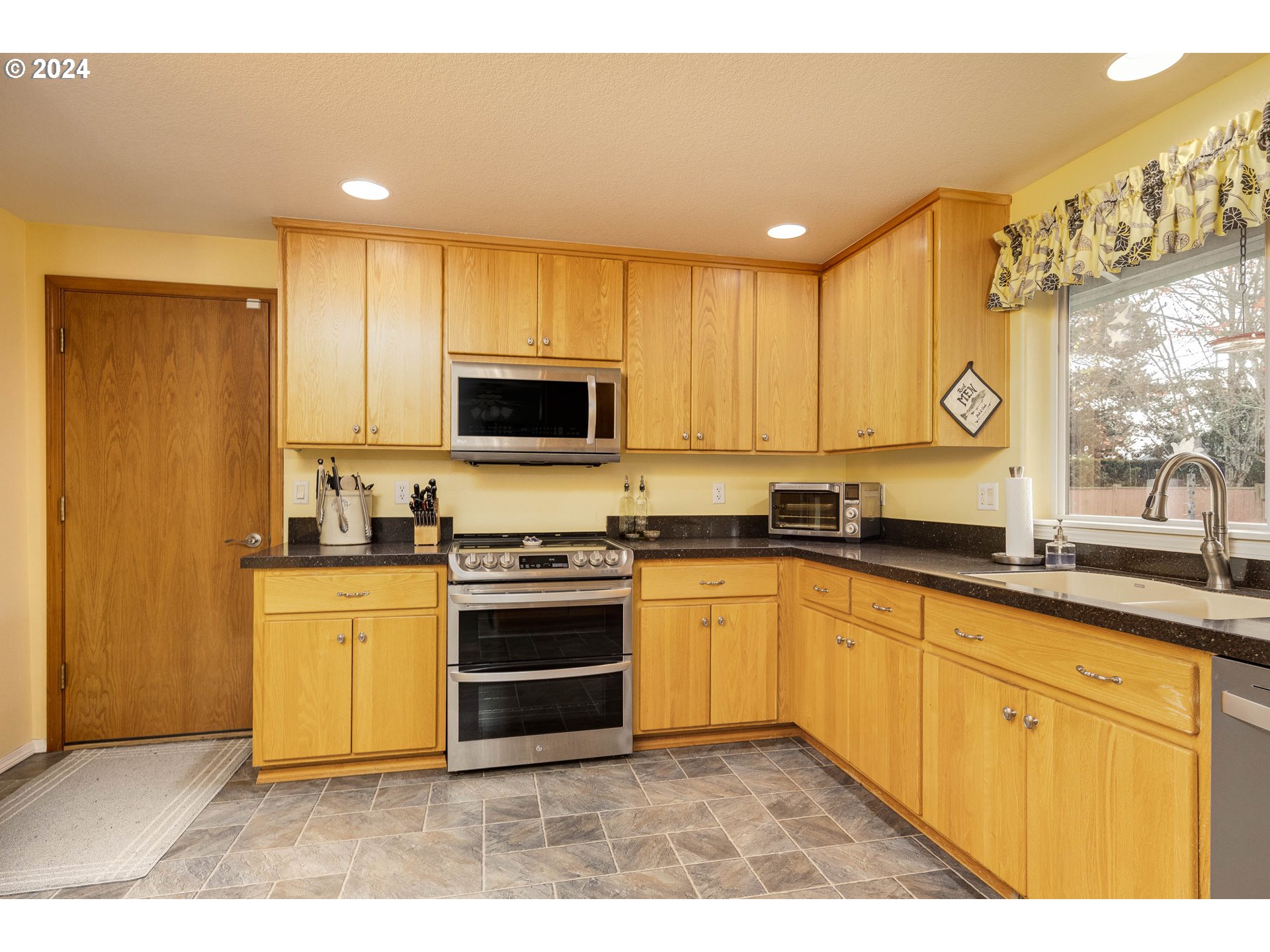 1750 NE COBURN DR, McMinnville