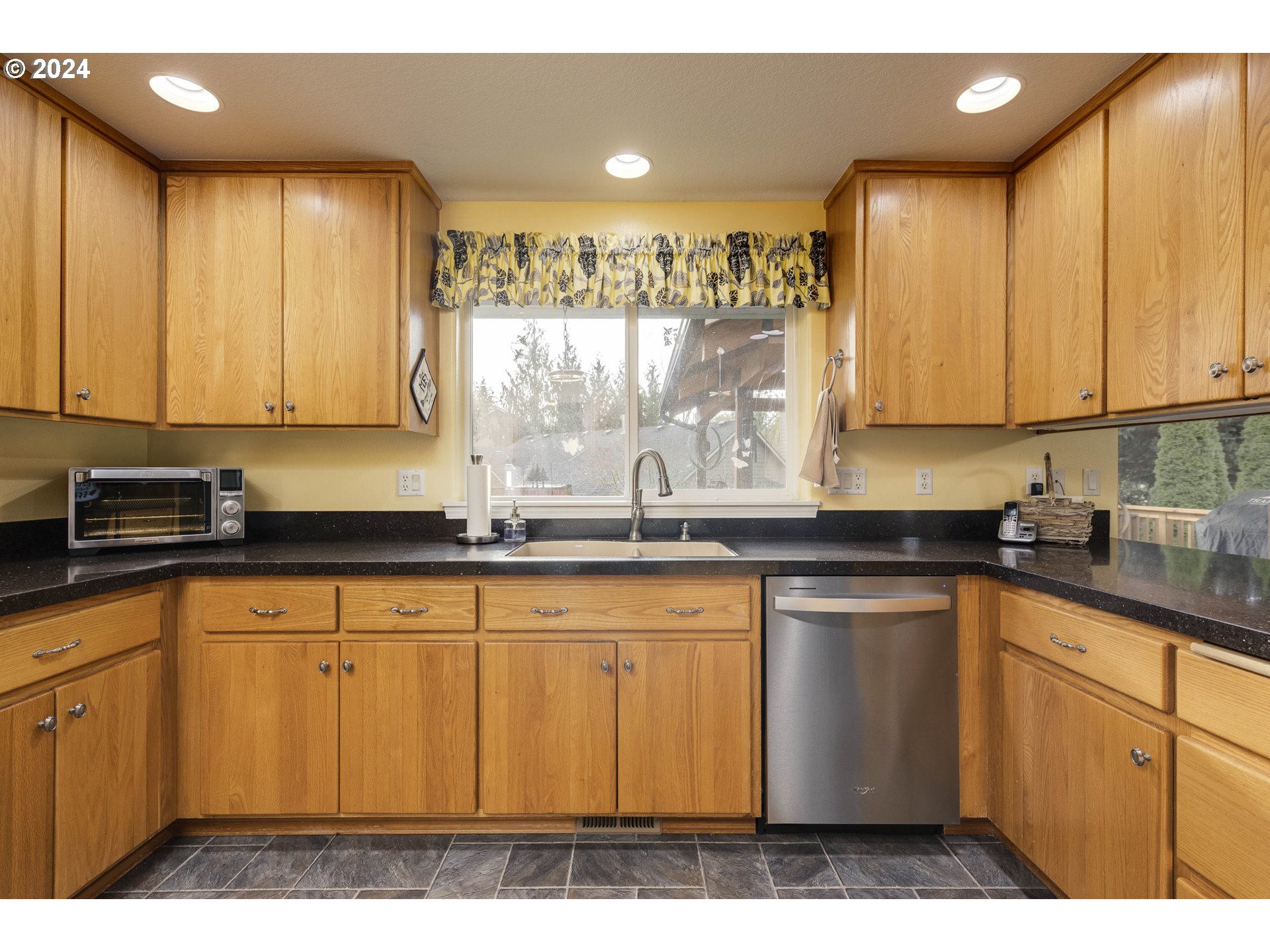 1750 NE COBURN DR, McMinnville