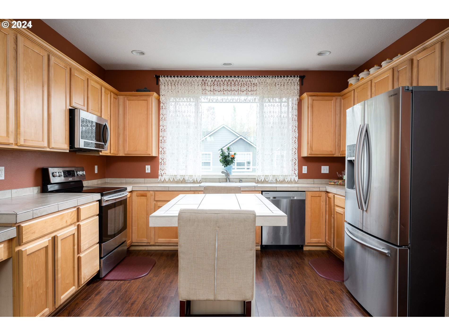 21865 NE HEARTWOOD CIR