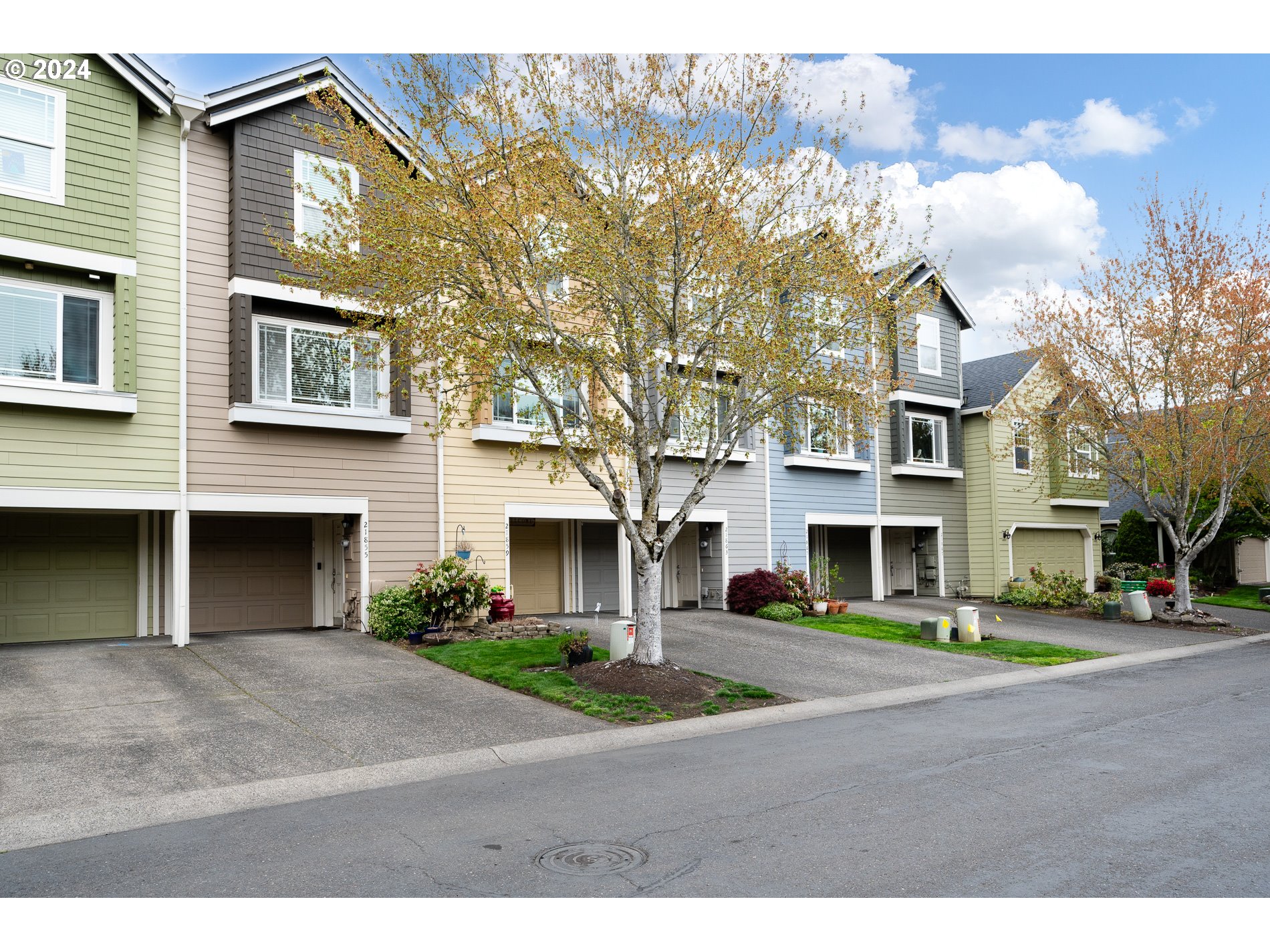 21865 NE HEARTWOOD CIR