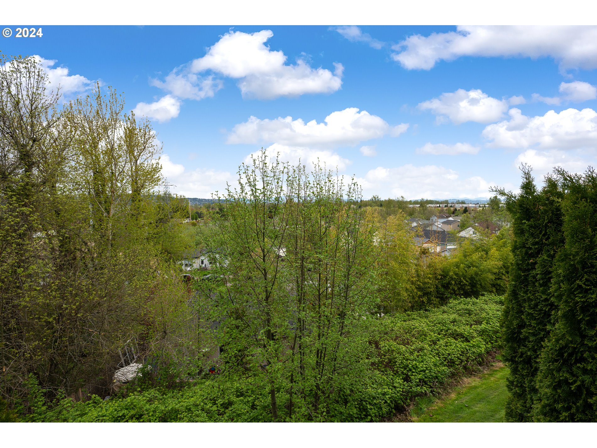 21865 NE HEARTWOOD CIR