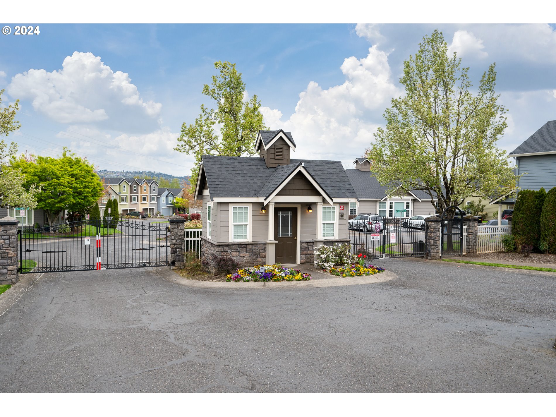 21865 NE HEARTWOOD CIR