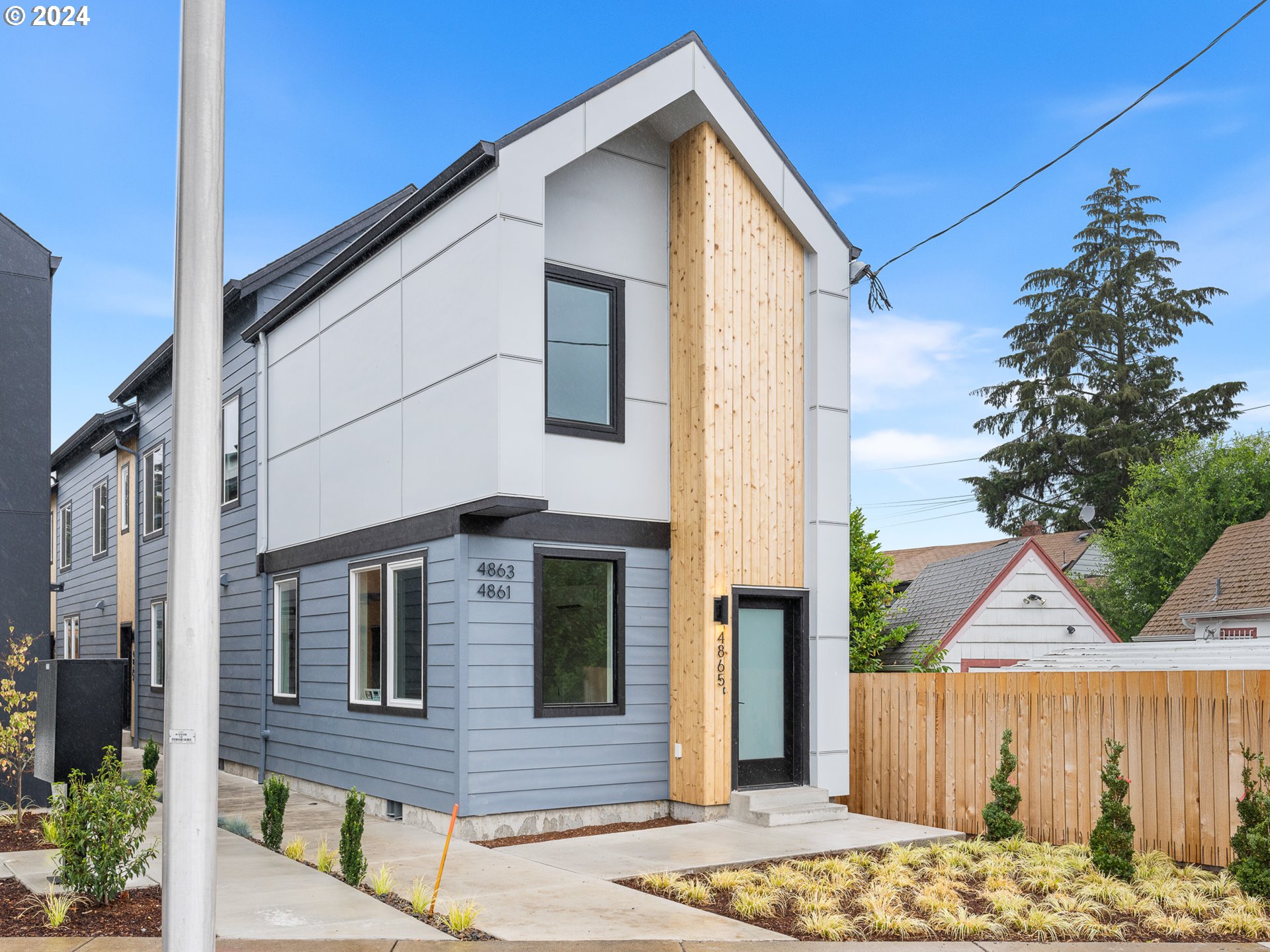4863 NE Cully BLVD 2