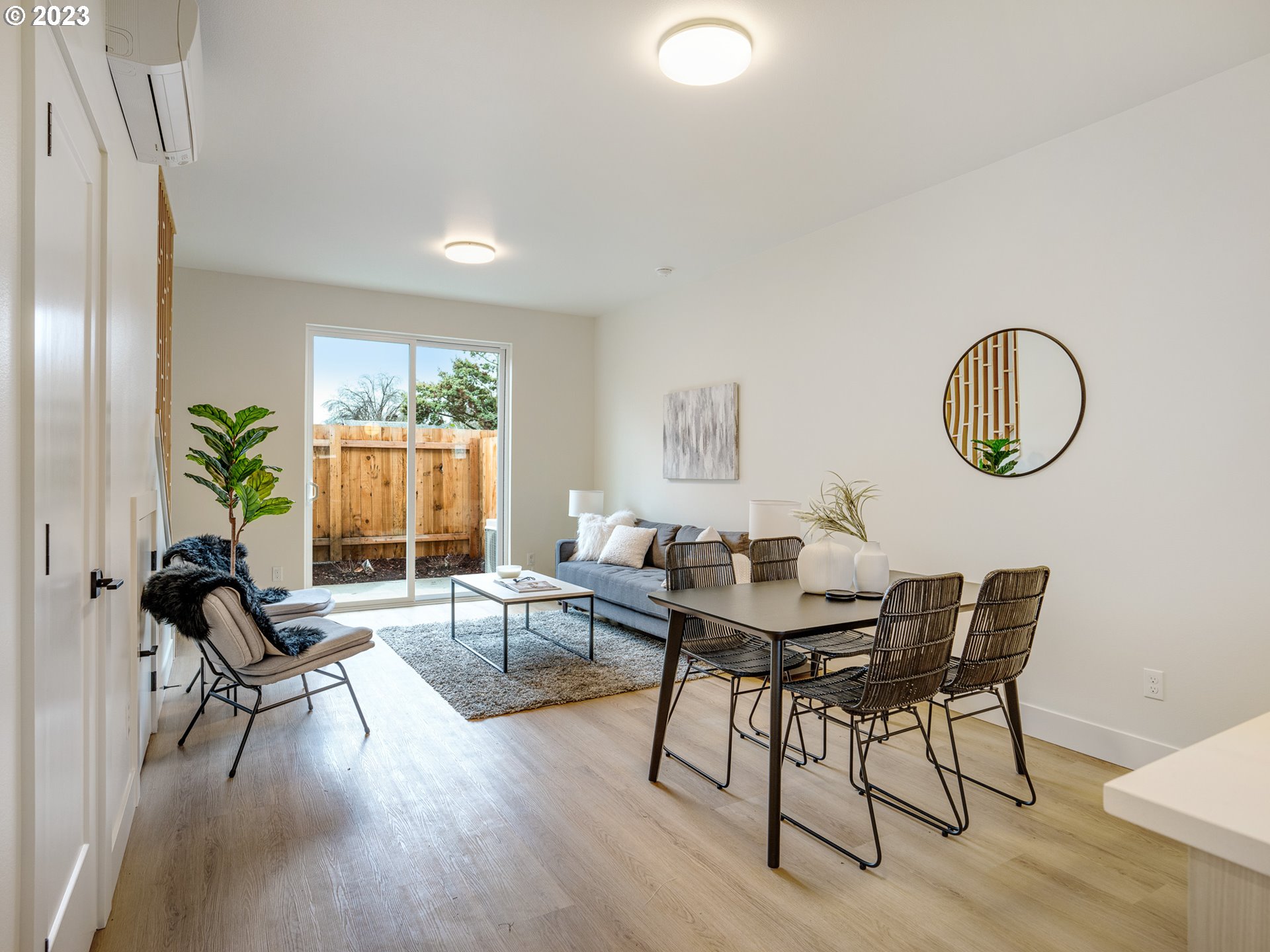 6415 N Greeley AVE 3