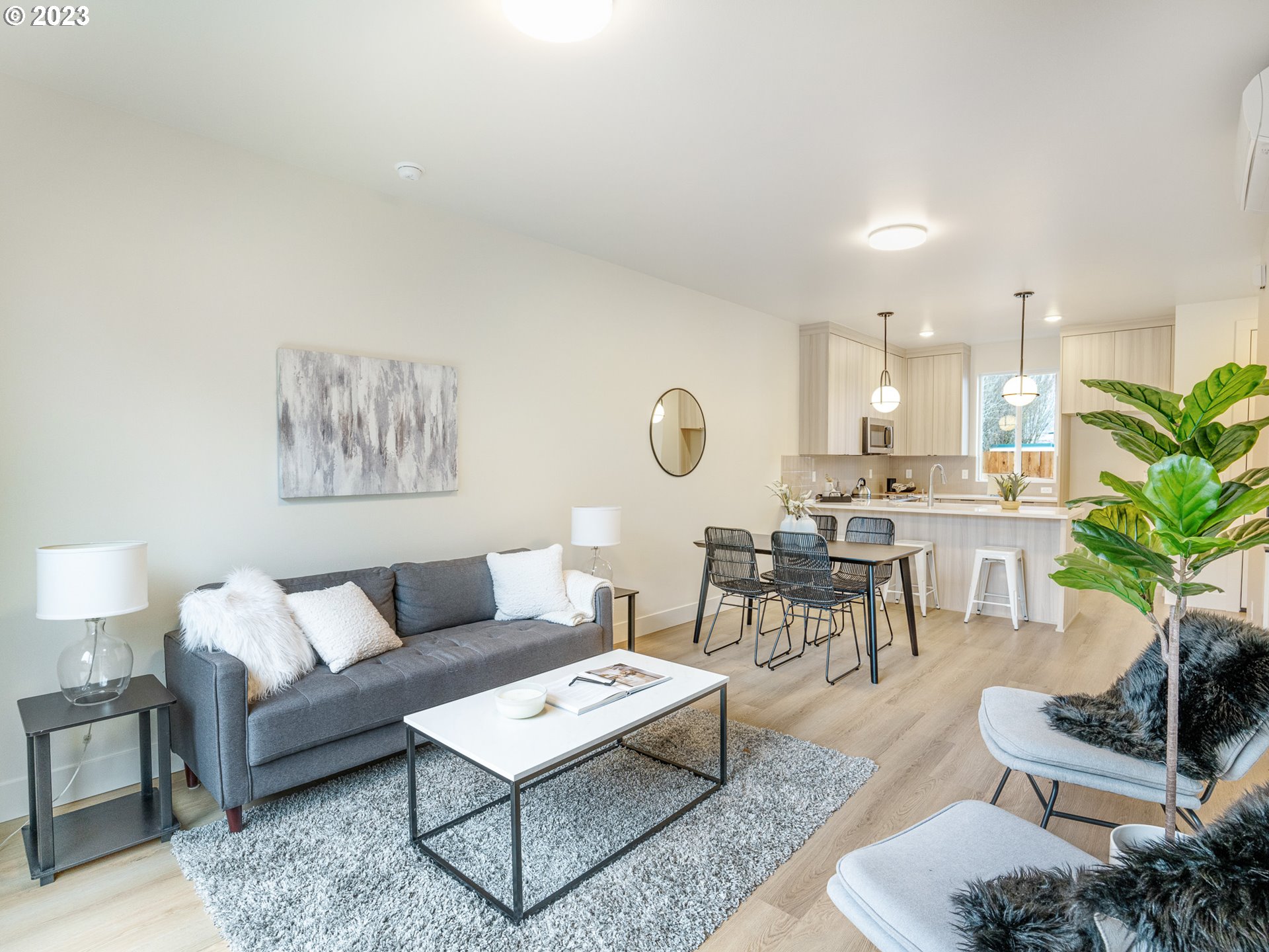 6415 N Greeley AVE 3