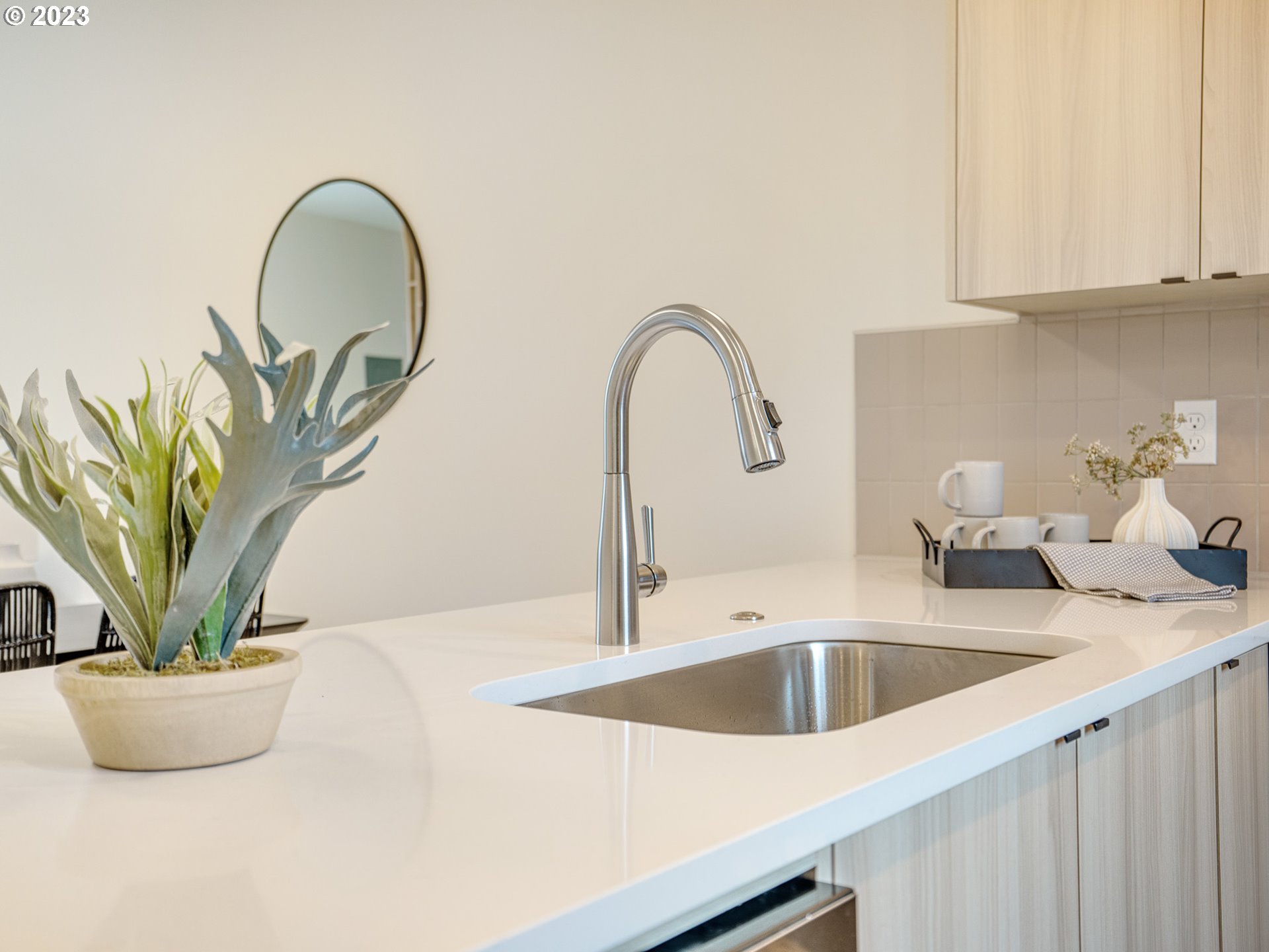 6415 N Greeley AVE 3