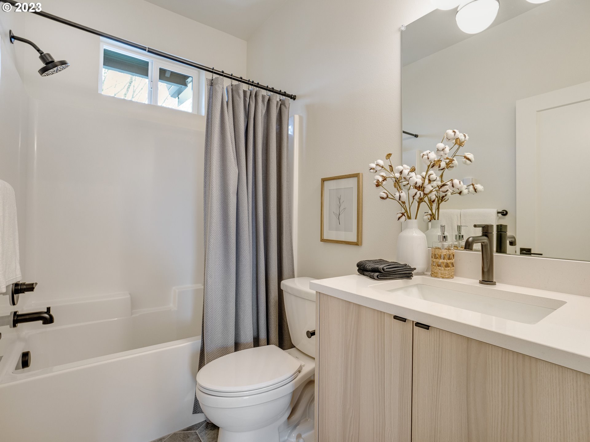 6415 N Greeley AVE 3