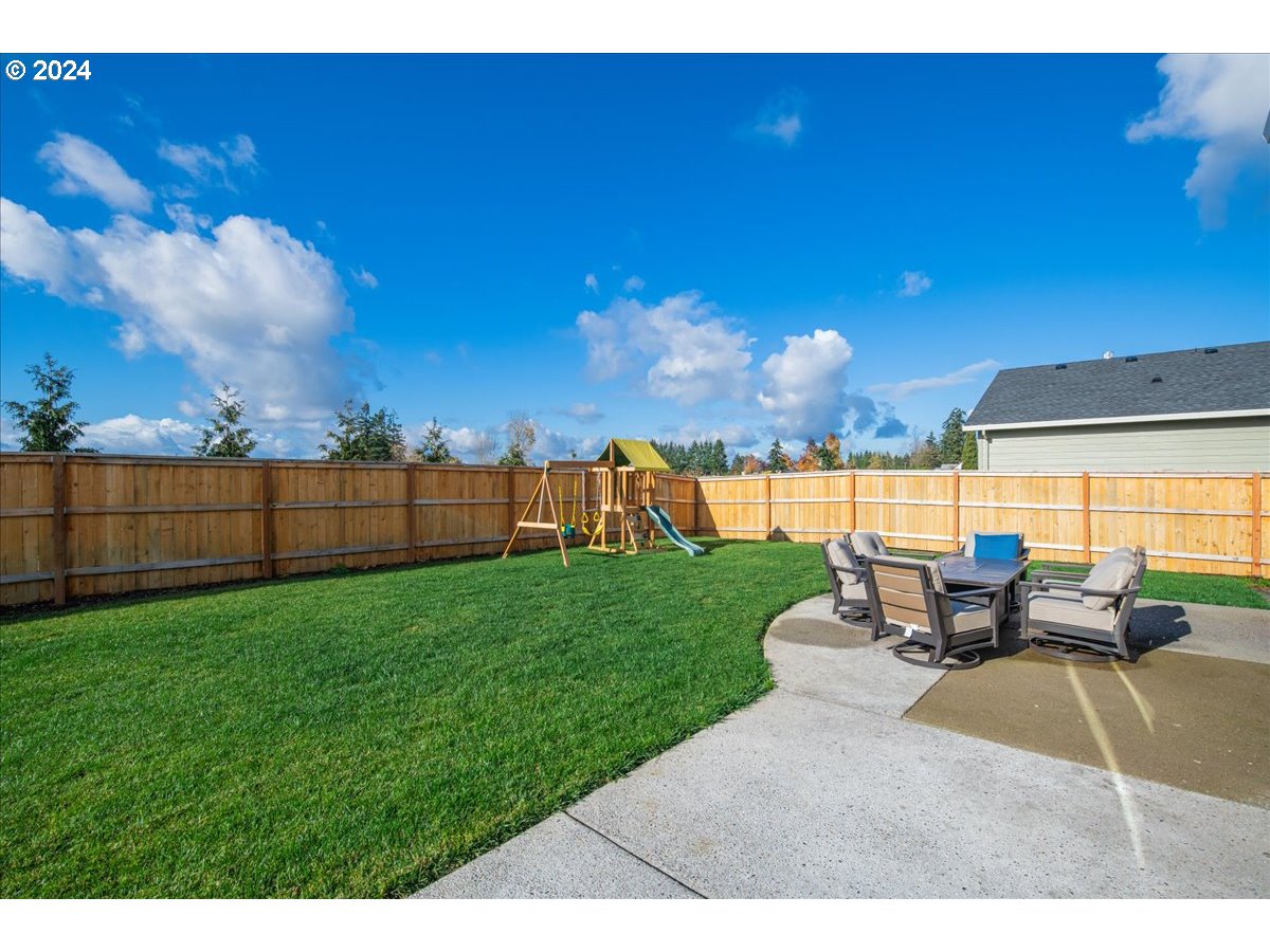 300 WALNUT ST, Mt. Angel