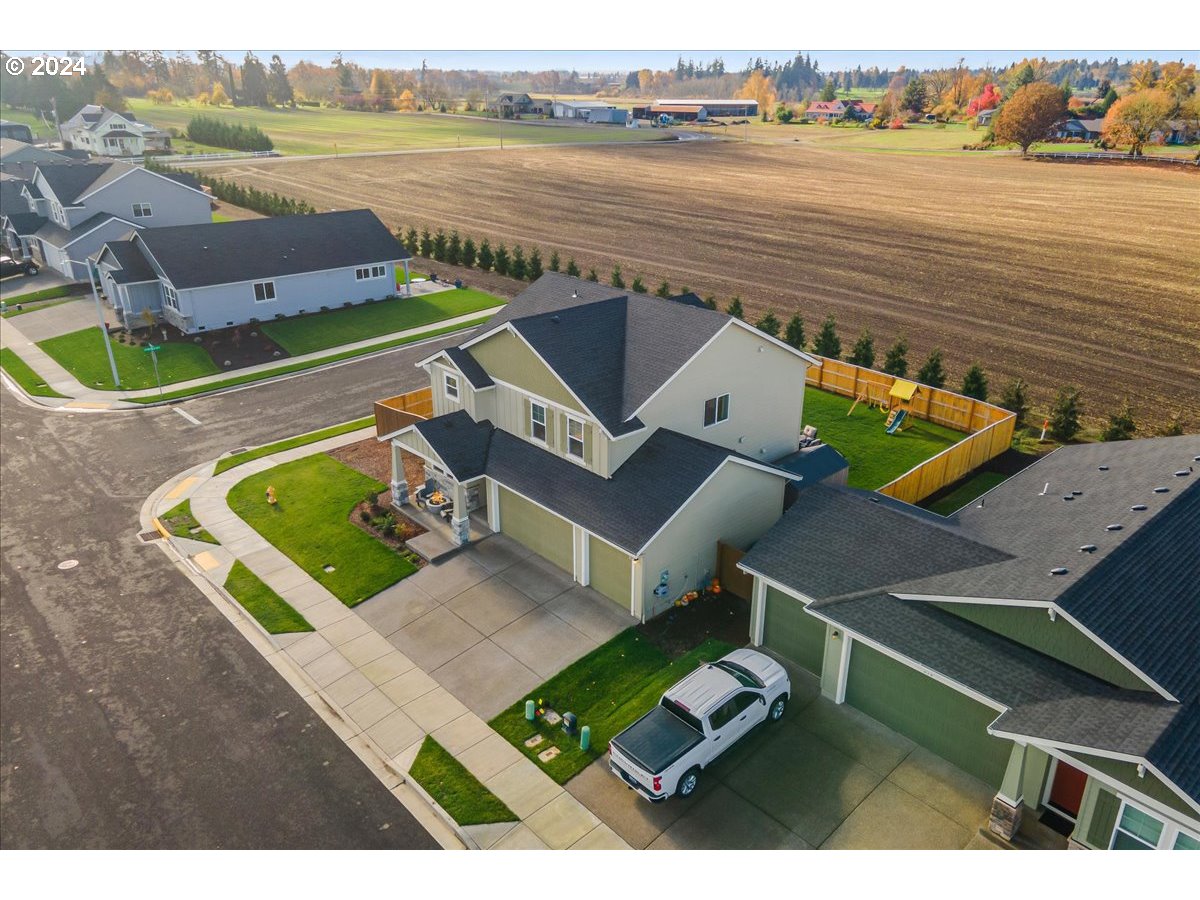 300 WALNUT ST, Mt. Angel