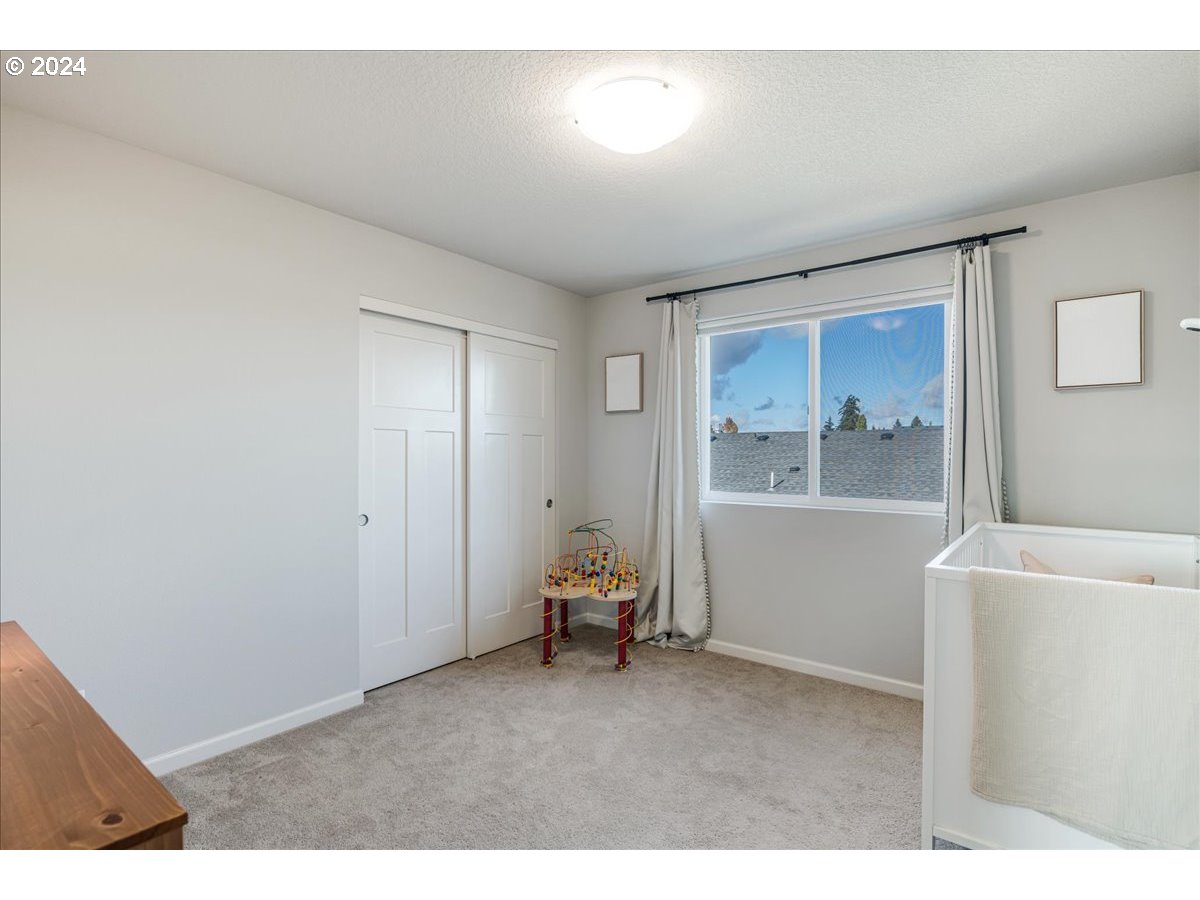 300 WALNUT ST, Mt. Angel