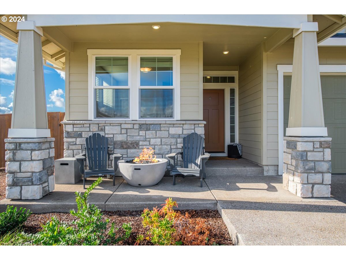 300 WALNUT ST, Mt. Angel