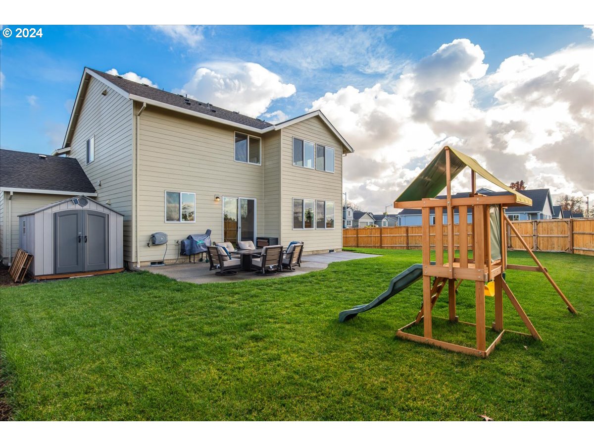 300 WALNUT ST, Mt. Angel