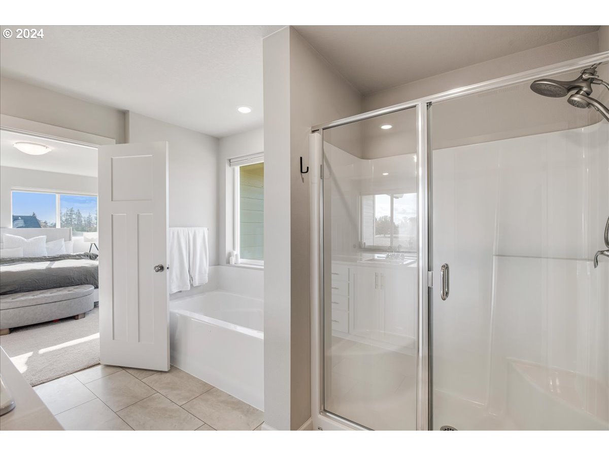 300 WALNUT ST, Mt. Angel