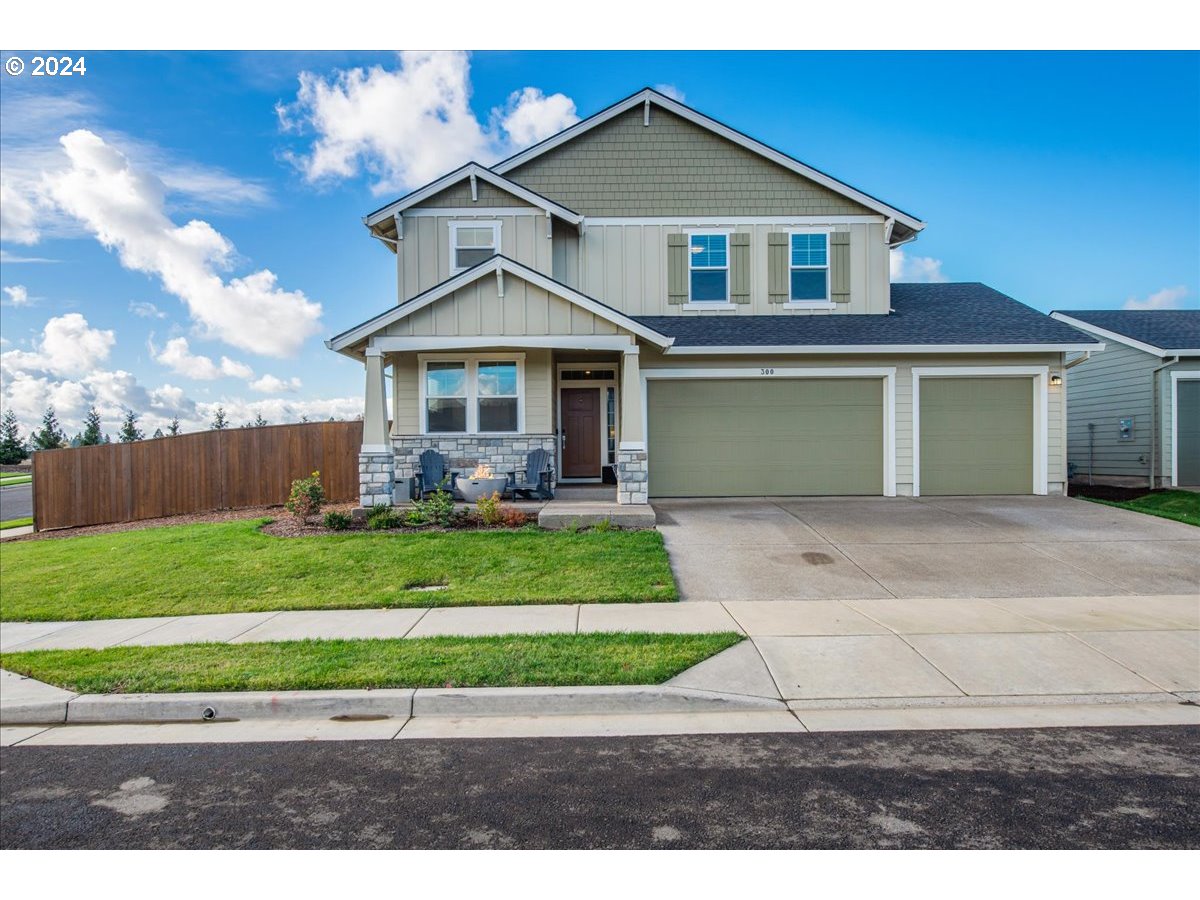 300 WALNUT ST, Mt. Angel