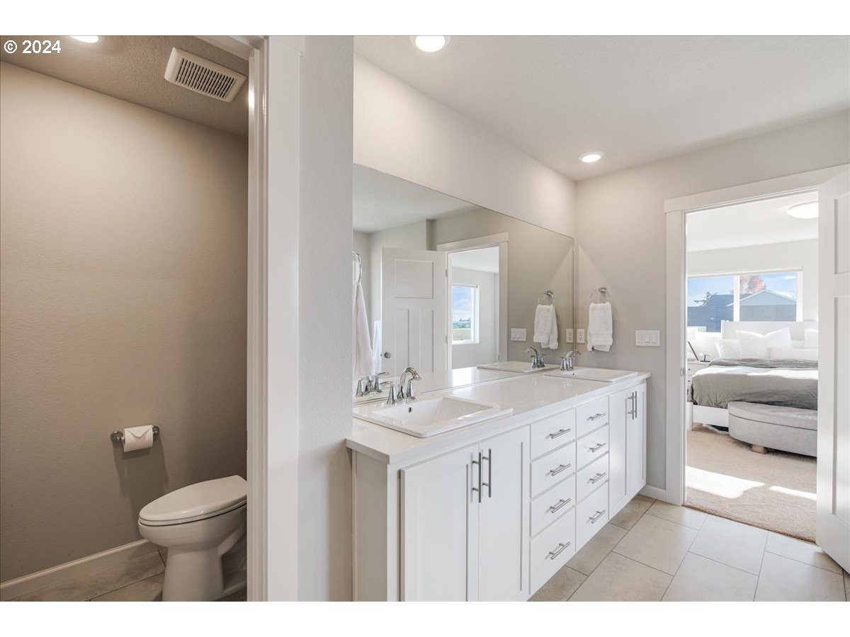 300 WALNUT ST, Mt. Angel