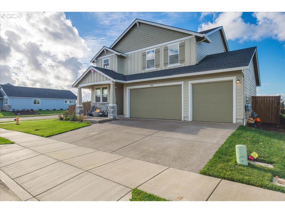 300 WALNUT ST, Mt. Angel