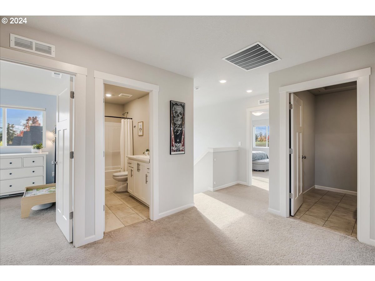 300 WALNUT ST, Mt. Angel