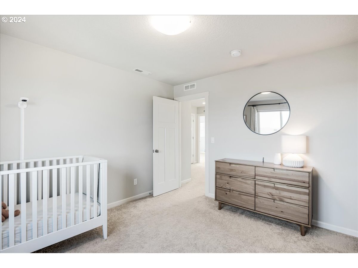 300 WALNUT ST, Mt. Angel