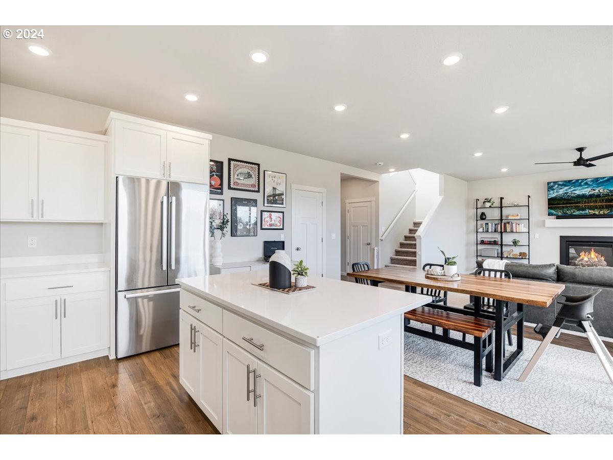 300 WALNUT ST, Mt. Angel