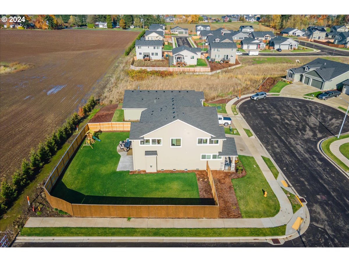 300 WALNUT ST, Mt. Angel