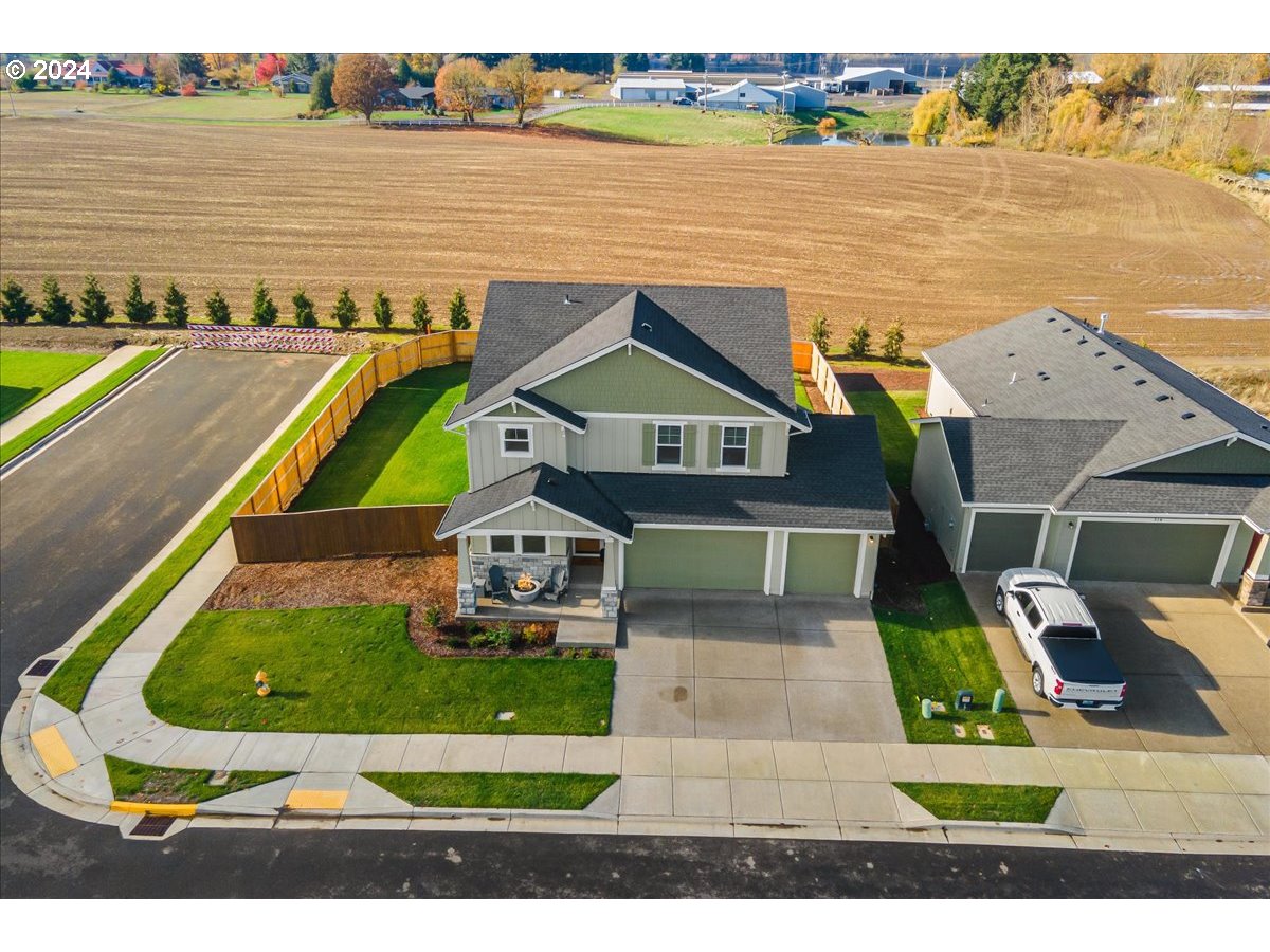 300 WALNUT ST, Mt. Angel