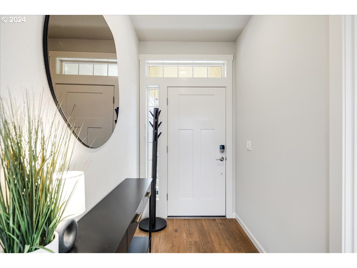 300 WALNUT ST, Mt. Angel