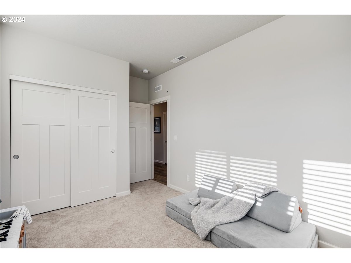 300 WALNUT ST, Mt. Angel