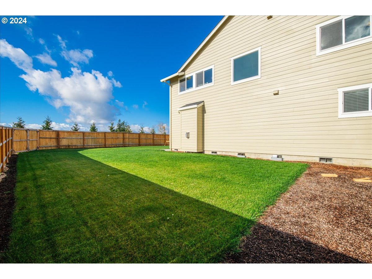 300 WALNUT ST, Mt. Angel