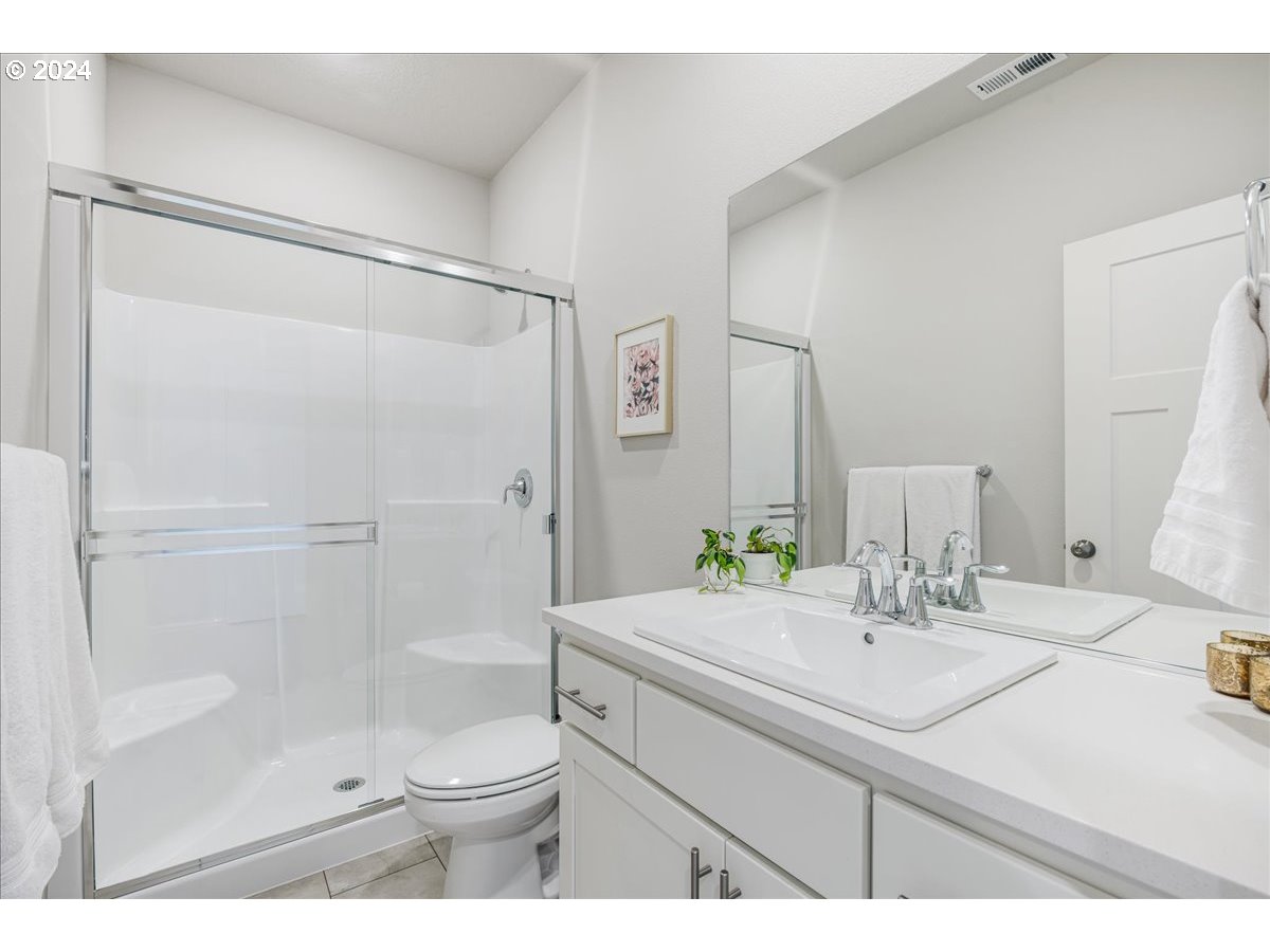 300 WALNUT ST, Mt. Angel