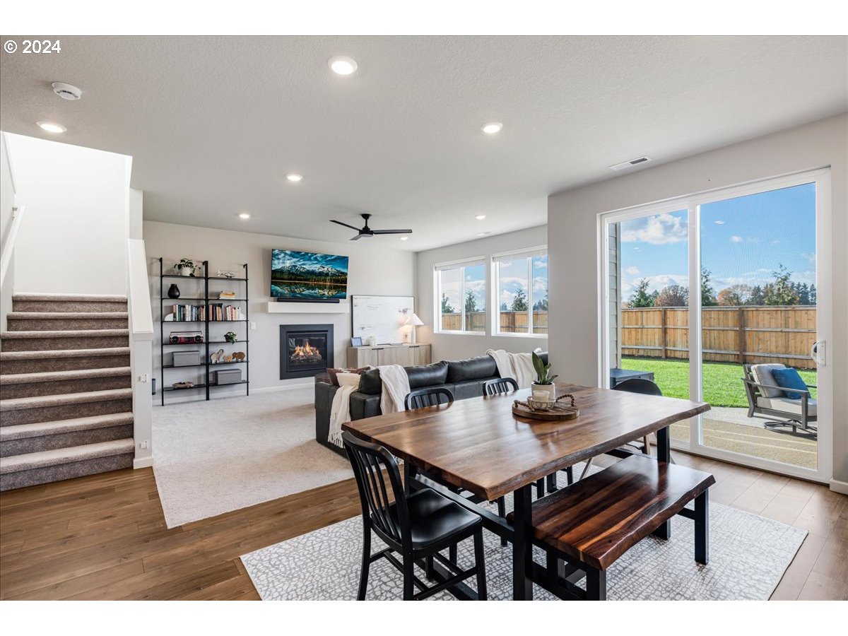 300 WALNUT ST, Mt. Angel