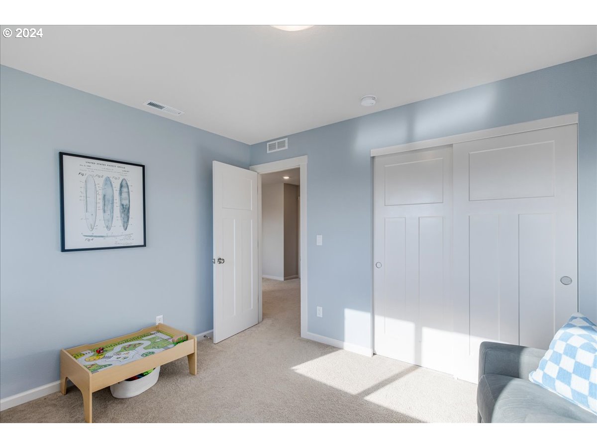 300 WALNUT ST, Mt. Angel