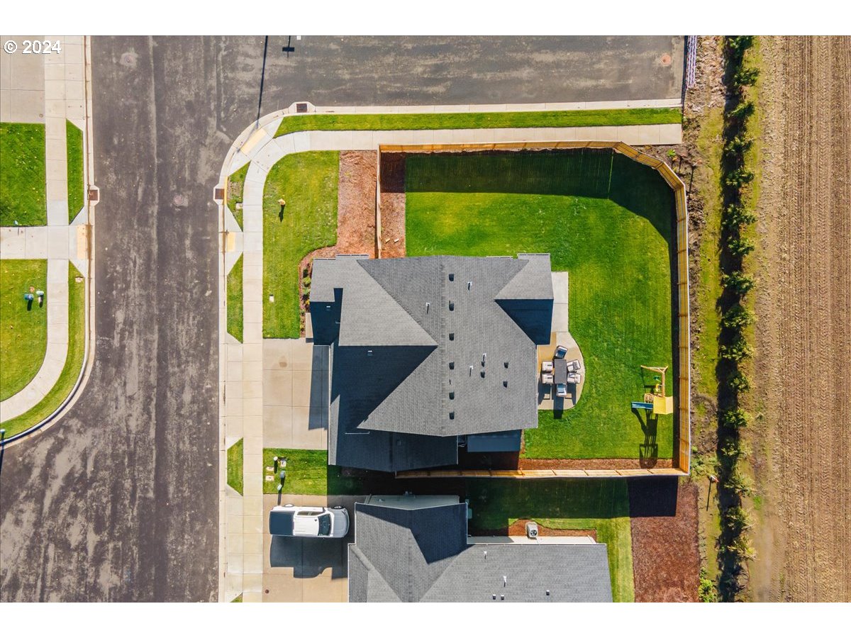 300 WALNUT ST, Mt. Angel