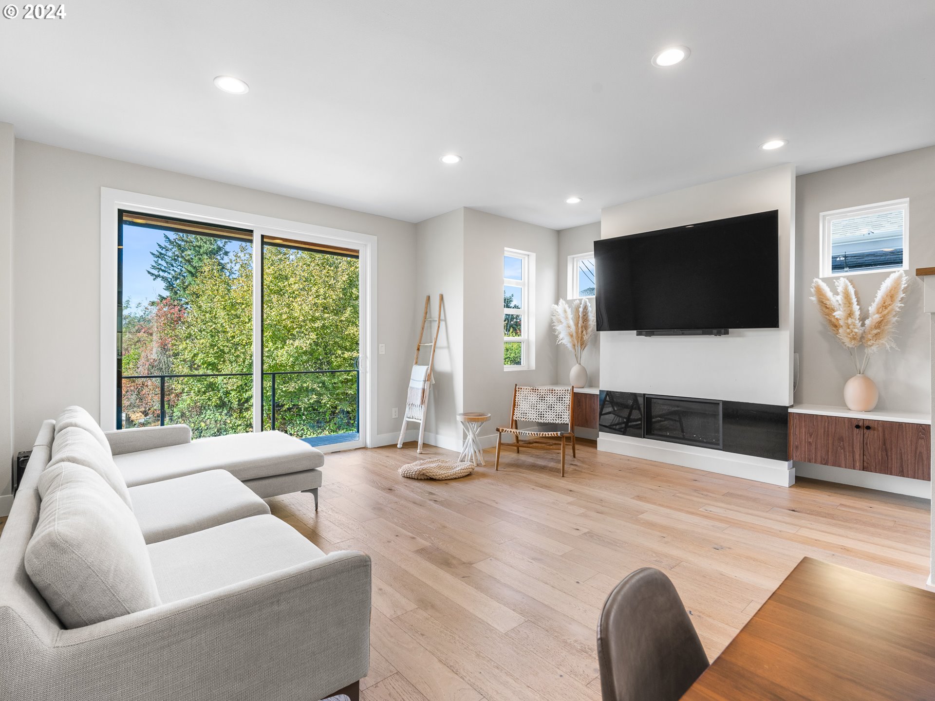 6976 N CHARLESTON AVE