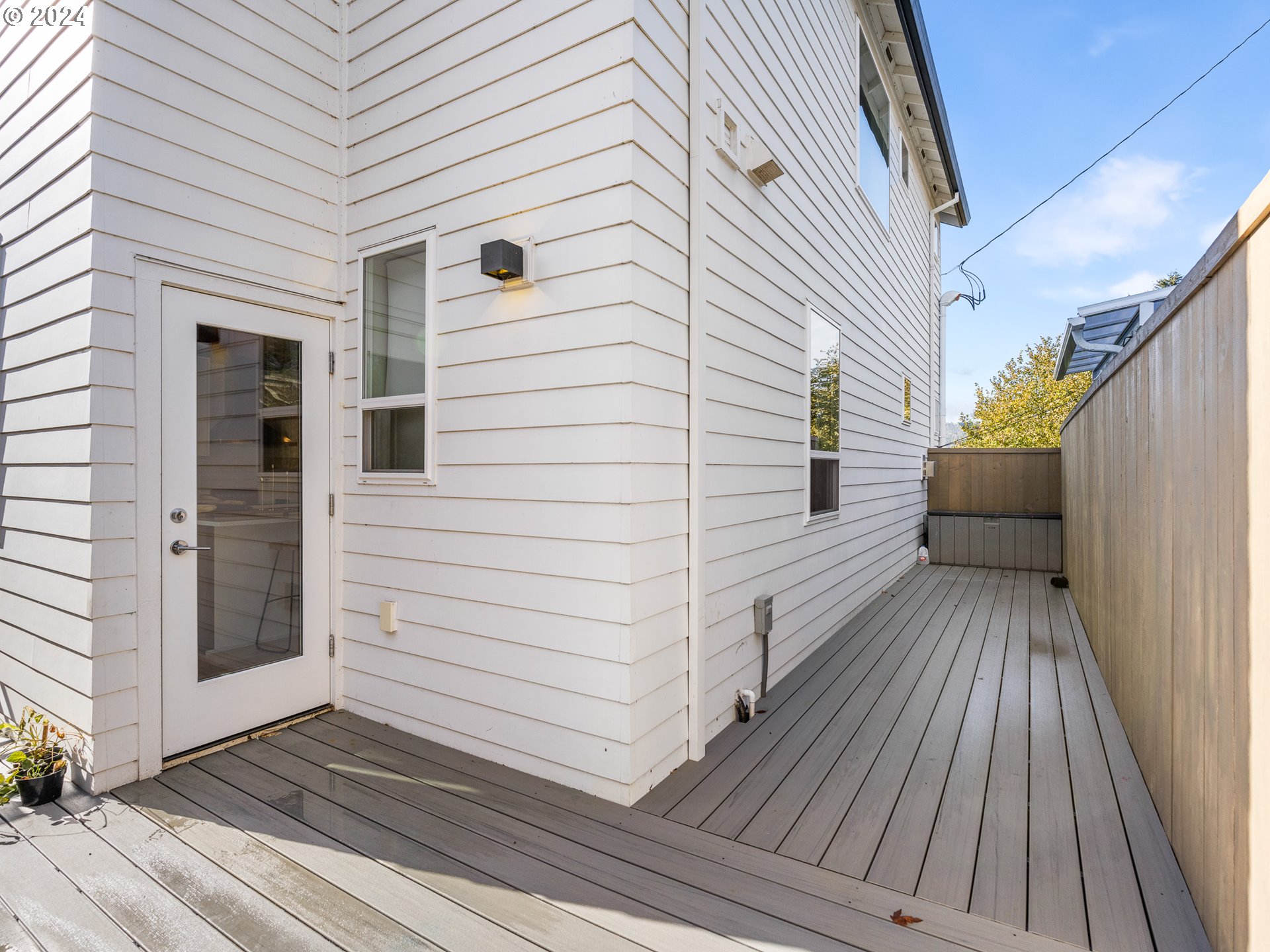 6976 N CHARLESTON AVE