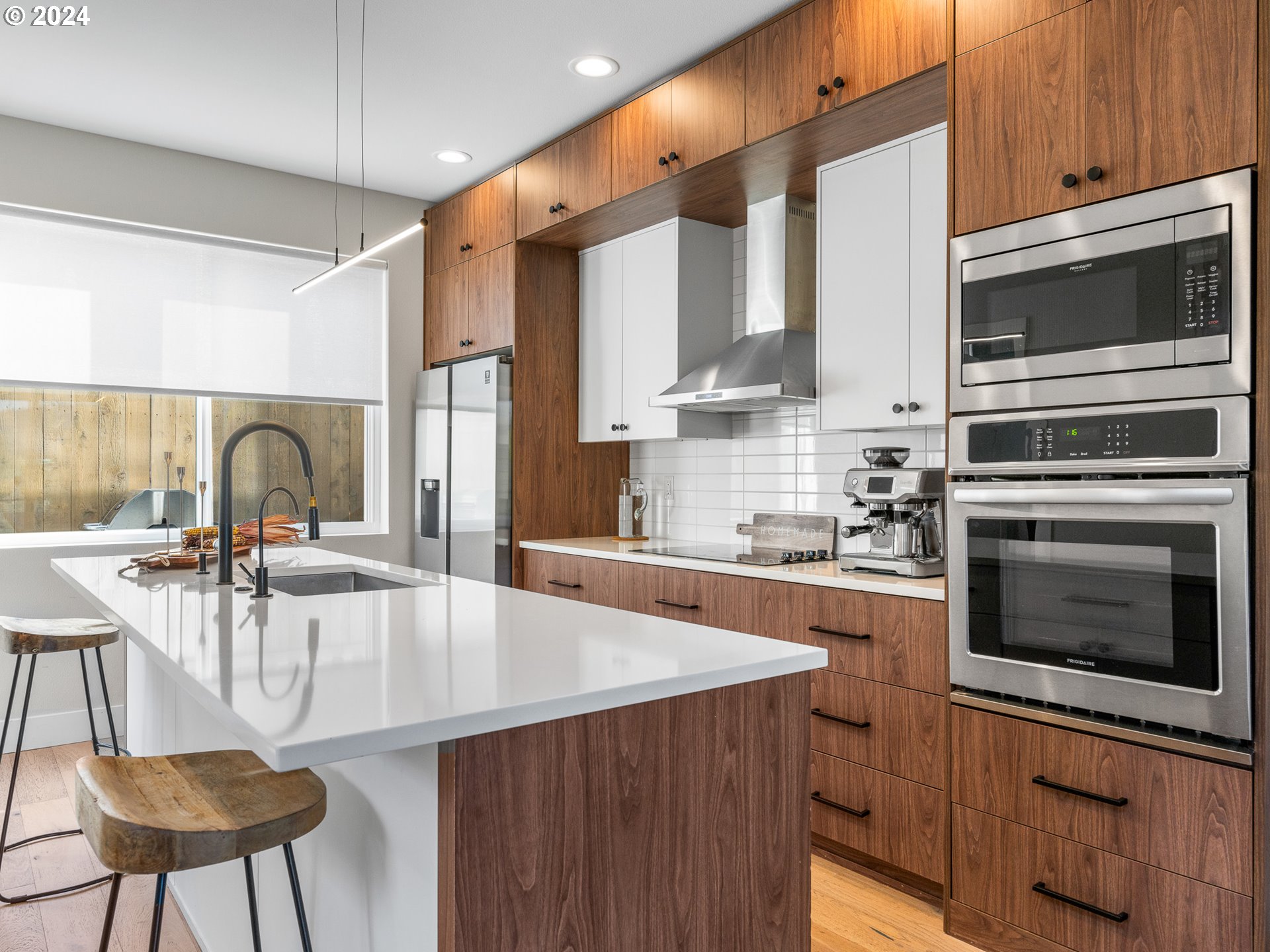 6976 N CHARLESTON AVE