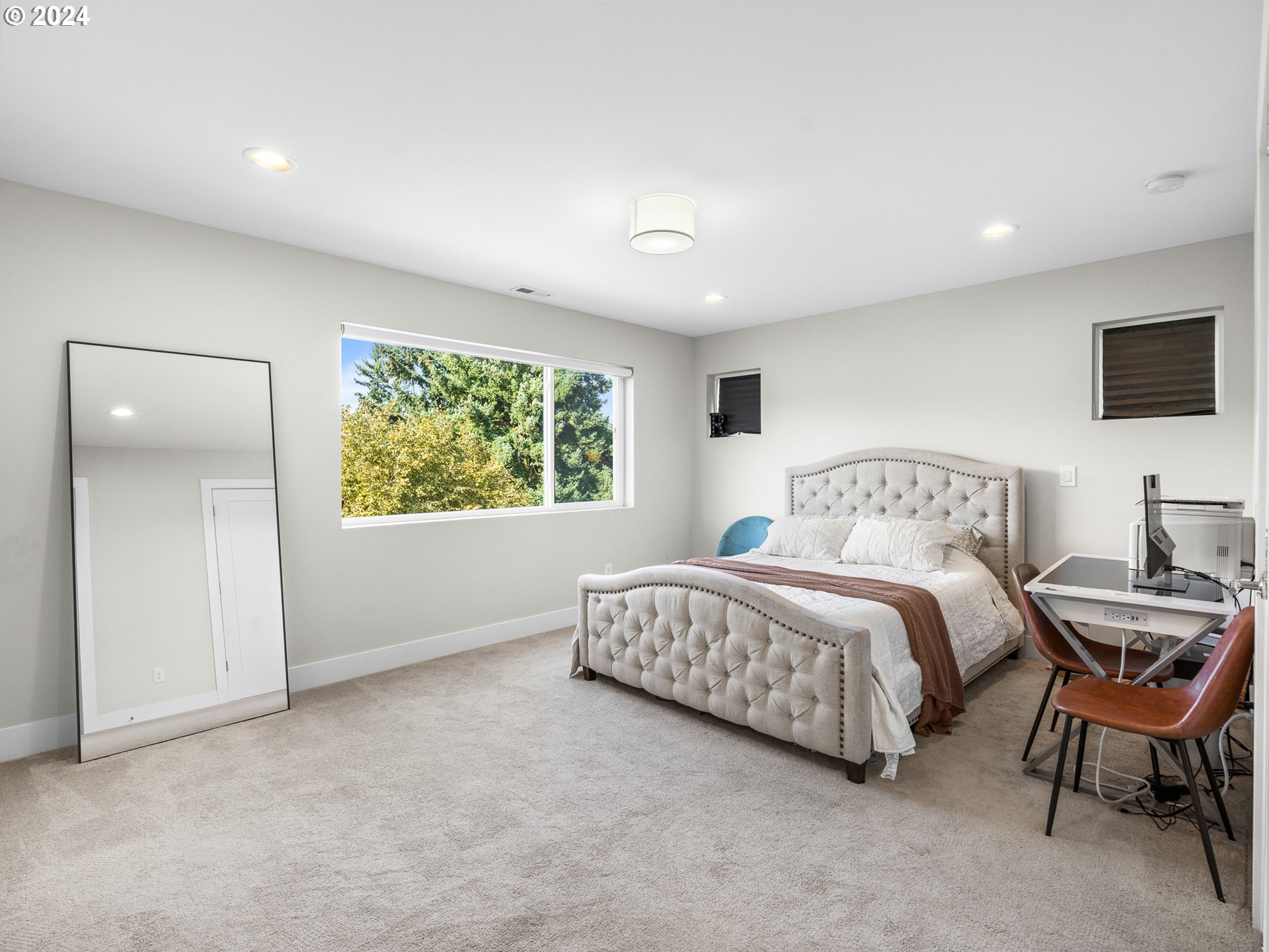 6976 N CHARLESTON AVE