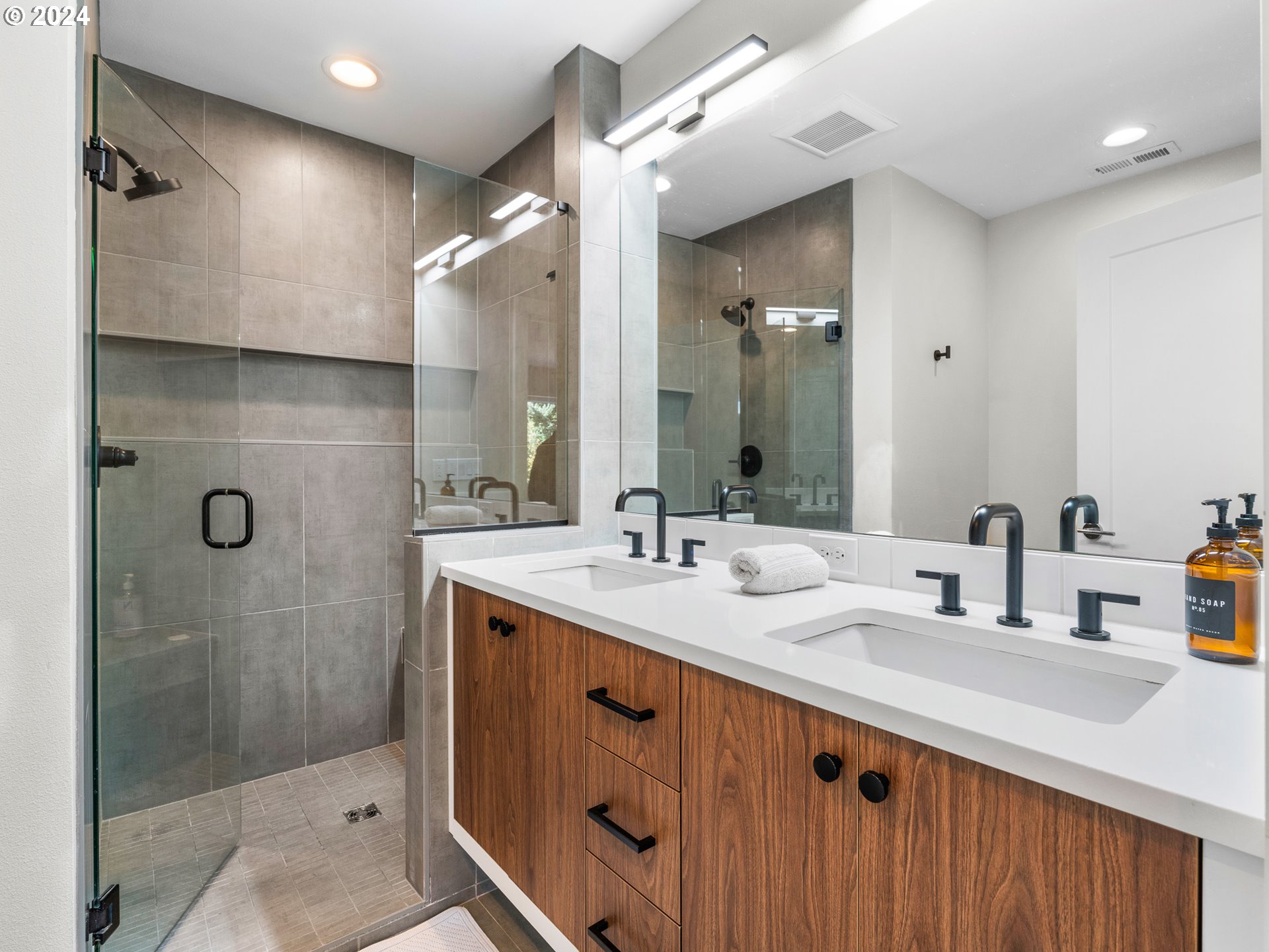 6976 N CHARLESTON AVE