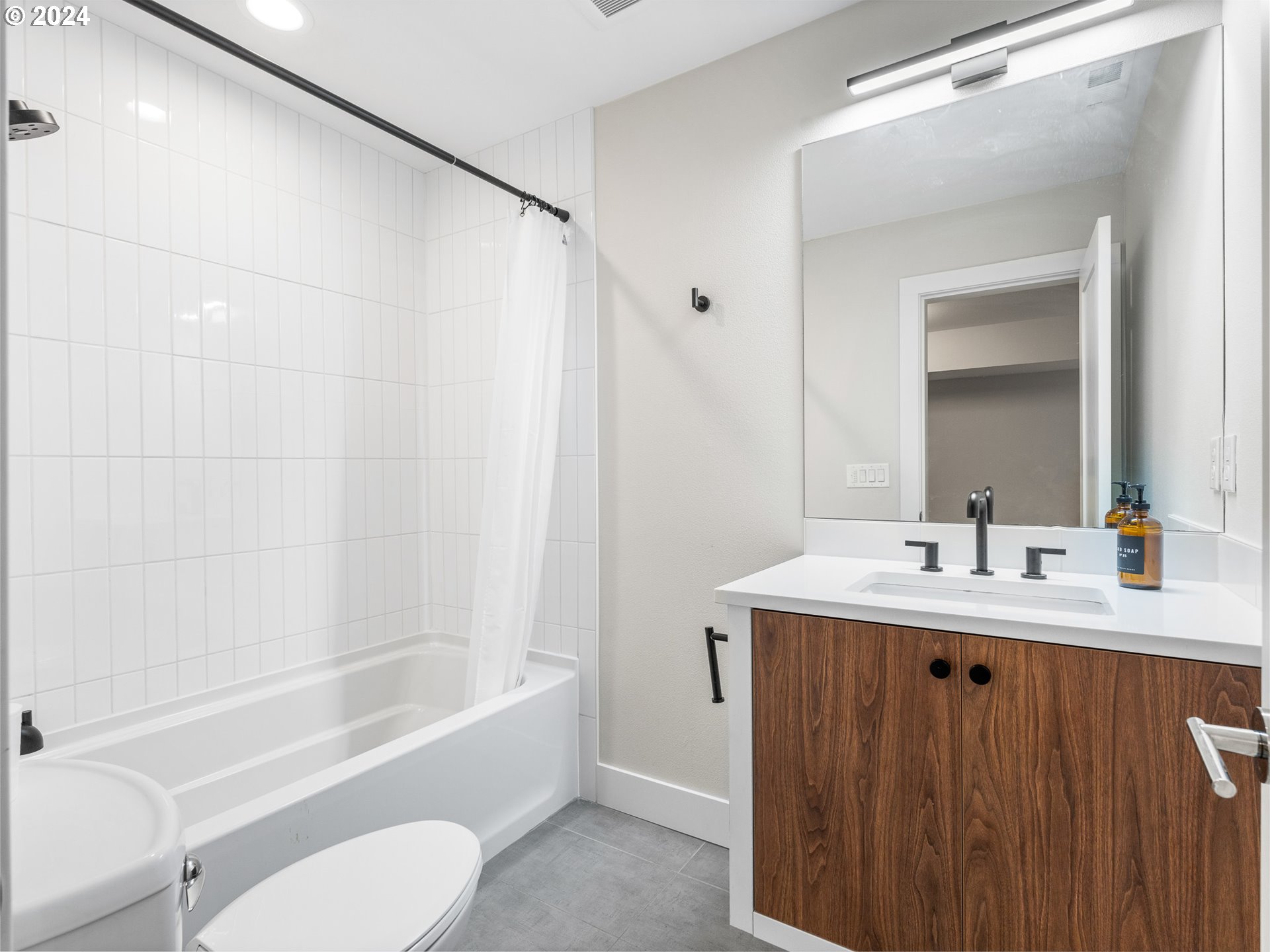 6976 N CHARLESTON AVE