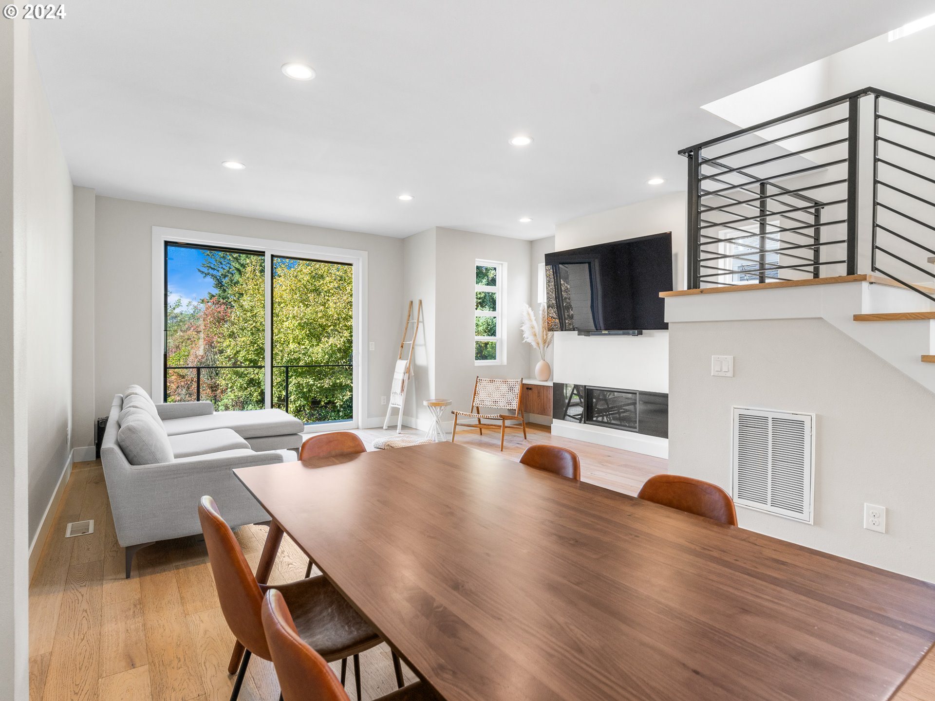 6976 N CHARLESTON AVE