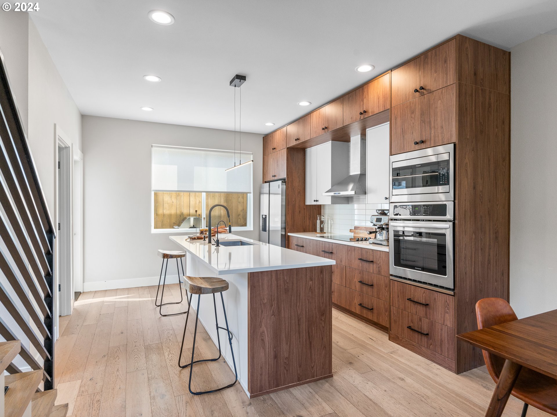 6976 N CHARLESTON AVE