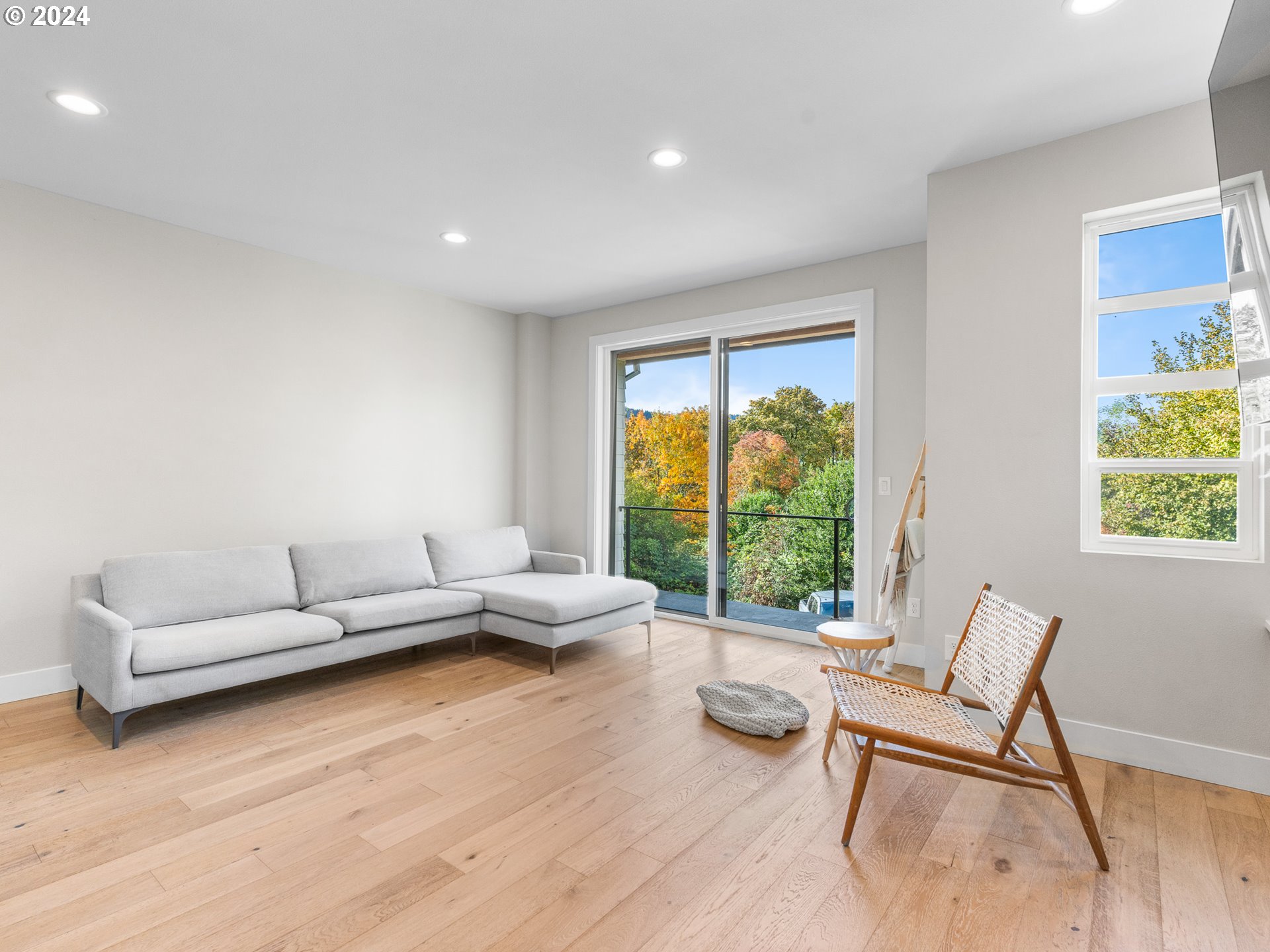 6976 N CHARLESTON AVE