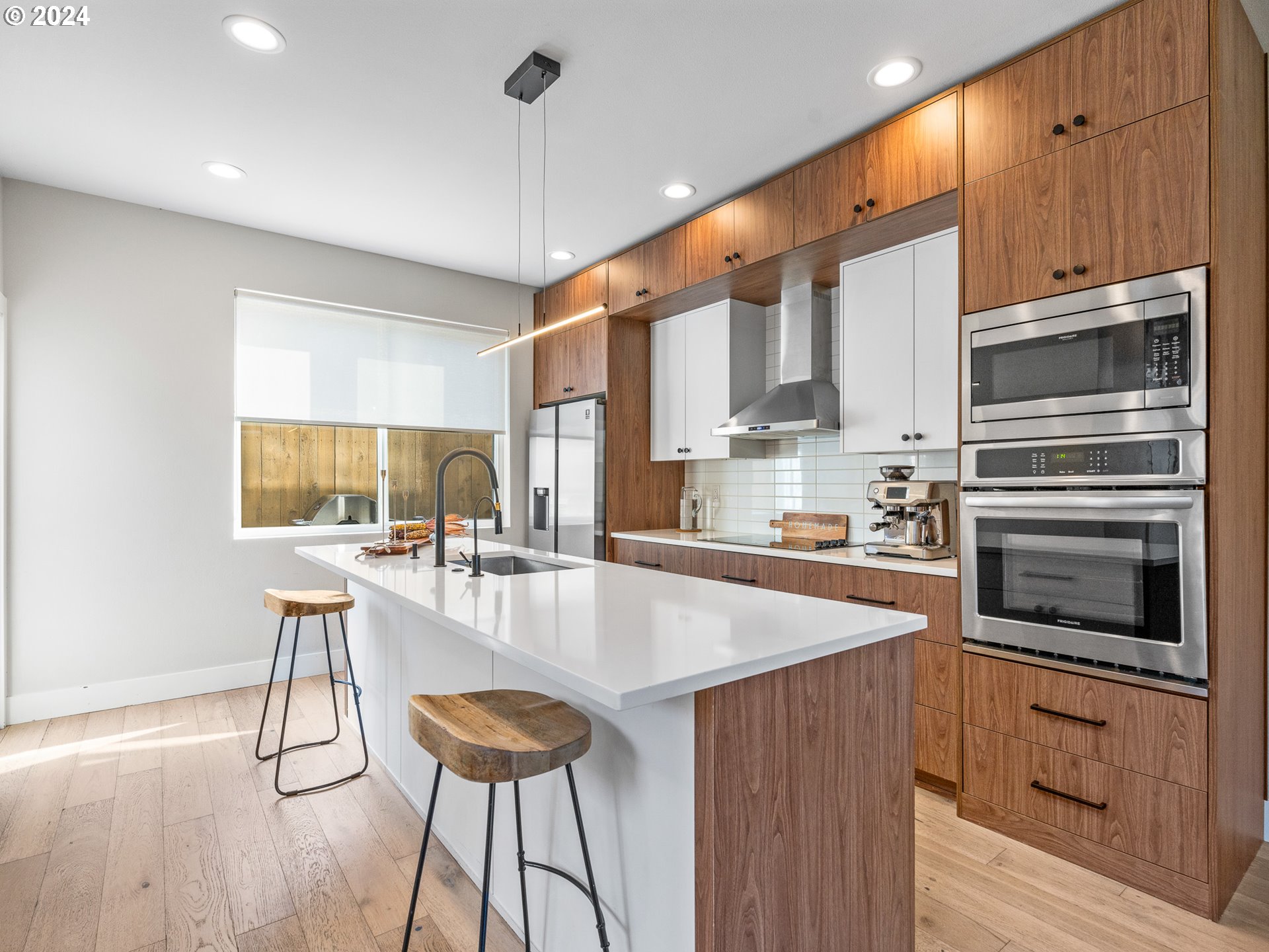 6976 N CHARLESTON AVE