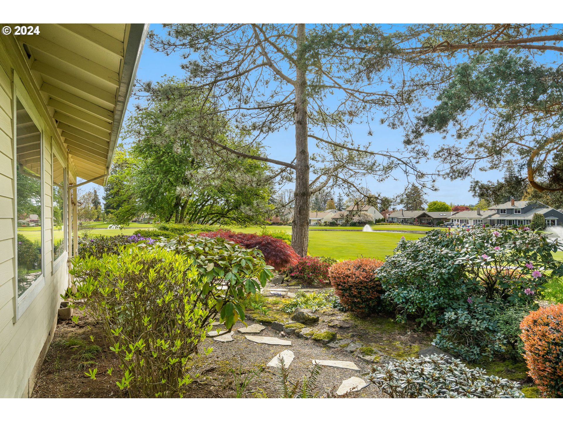 9780 SW LAKESIDE DR