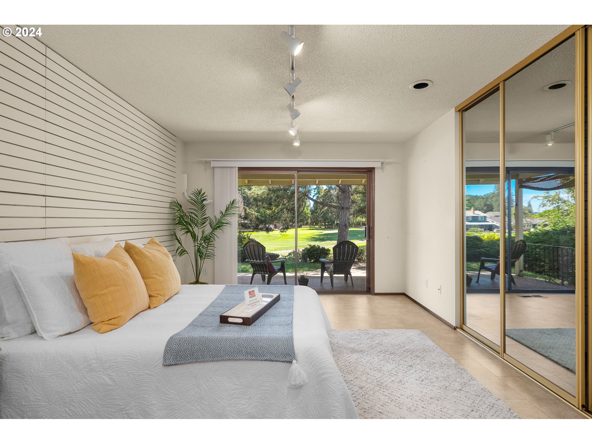 9780 SW LAKESIDE DR
