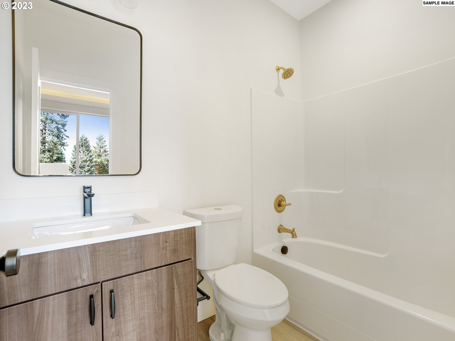 7553 N Gilbert AVE 3