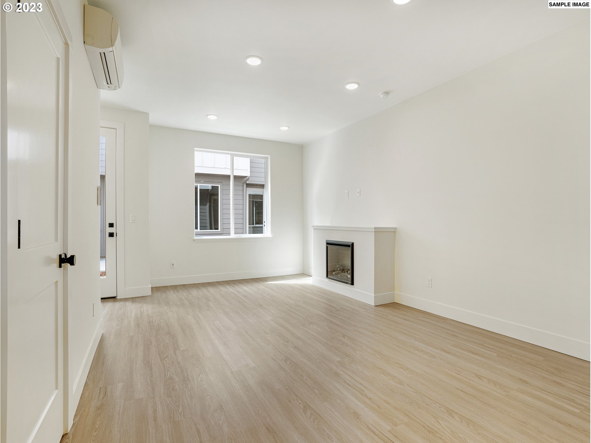 7553 N Gilbert AVE 3